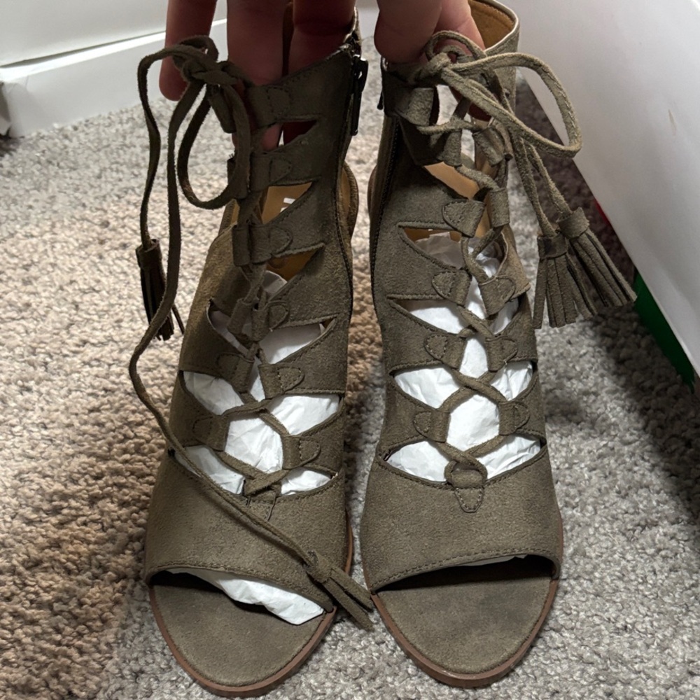Stylish Olive Lace-Up Women's Shoes